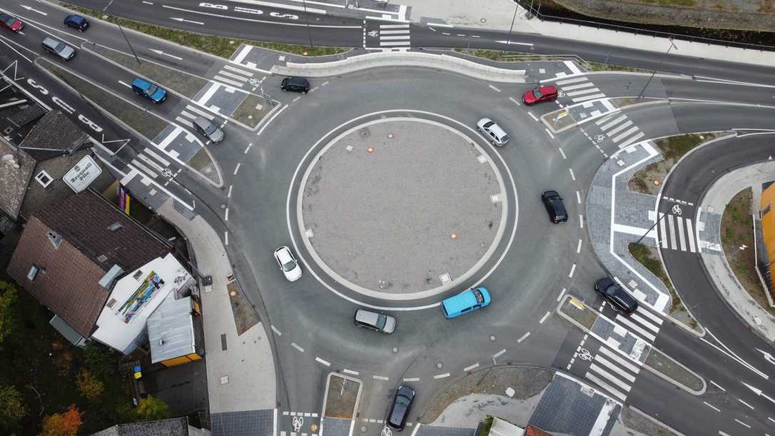 Schneller bauen mit Klebetechnik: Neuer Kreisverkehr entlastet Siegen