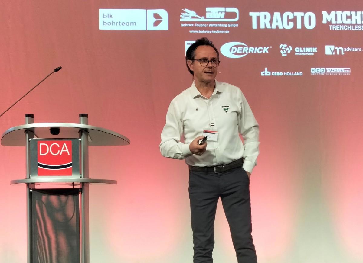 Renzo Chirulli (Vermeer) klärte auf, wie und warum Bohrspülung recycelt werden soll. | Foto: B_I/Valdix