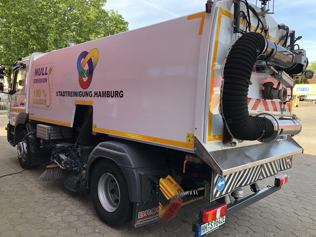 Vollelektrische Großkehrmaschine der Stadtreinigung Hamburg auf dem Energieberg Georgswerder 2020. | Foto: Fishing4