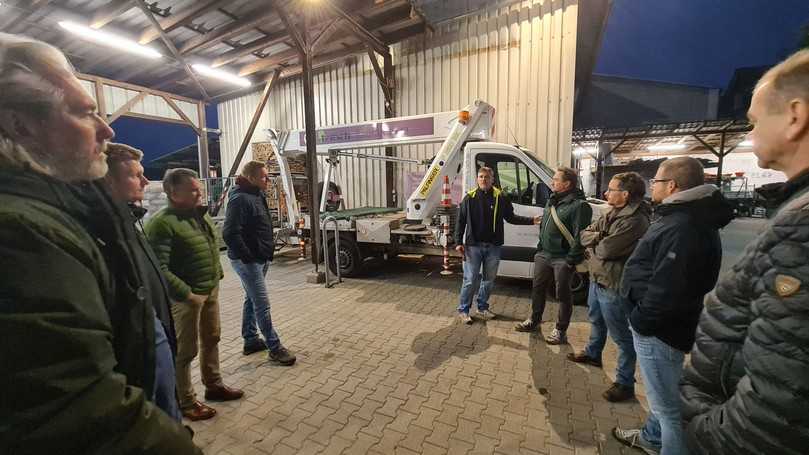 Der geschäftsführende Gesellschafter Jan Forst gewährte seinen Kollegen einen detaillierten Blick hinter die unternehmerischen Kulissen. | Foto: QBB Der geschäftsführende Gesellschafter Jan Forst gewährte seinen Kollegen einen detaillierten Blick hinter die unternehmerischen Kulissen. | Foto: QBB