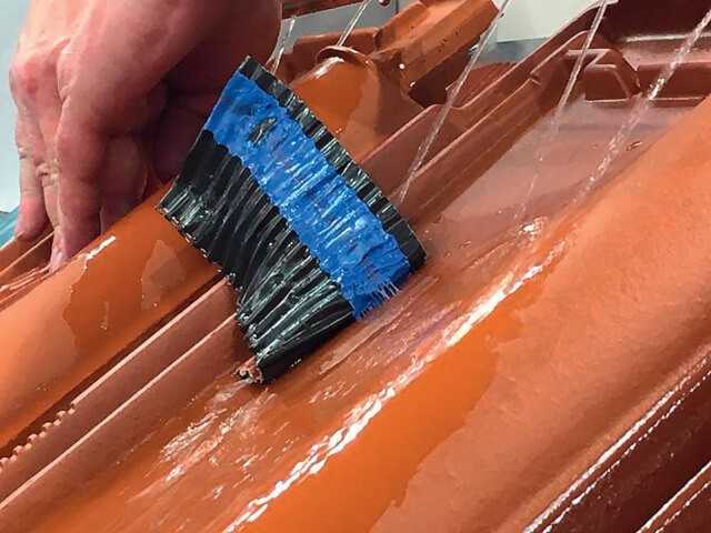 Die neue Klebetechnologie „Mage WCS“ gewährleistet eine sichere Verarbeitung bei schlechtem Wetter.