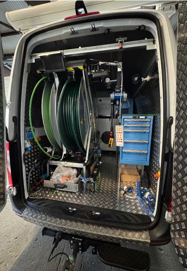 Für die Sanierungs- und Reparaturfälle im Kanalnetz ist das Unternehmen aus der Eifel nun bestens ausgerüstet. | Foto: Katec Kanaltechnik