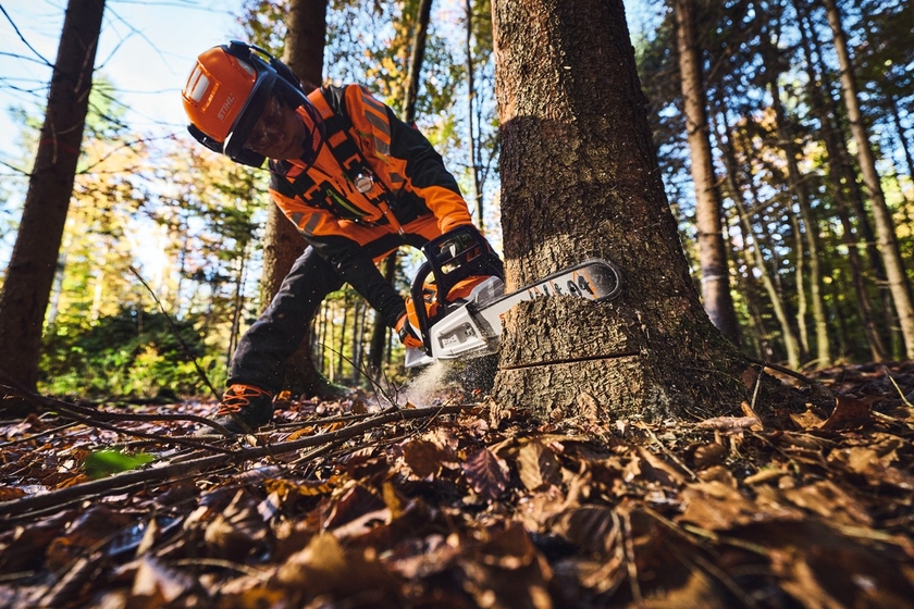 Beispielrechnung für Profis: Stihl vergleicht Akku- und Benzingeräte