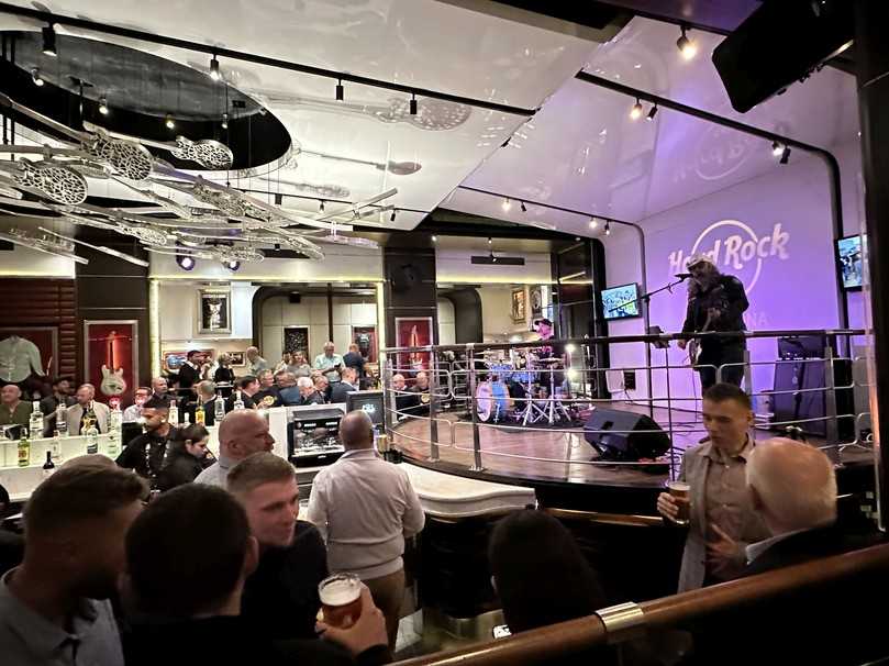 Feier im Hard Rock Café in Barcelona | Foto: L-Team Baumaschinen Feier im Hard Rock Café in Barcelona | Foto: L-Team Baumaschinen