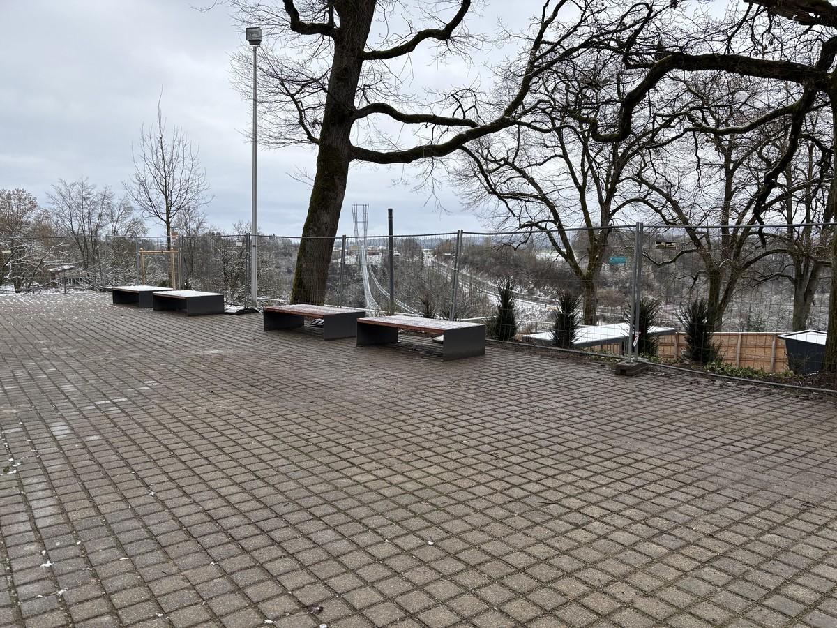 Der Eingangsbereich „Bockshof“: Hier wurde gebrauchtes Natursteinpflaster, Rasenfugenpflaster und Arena-Ökopflaster verlegt. | Foto: Schöppler