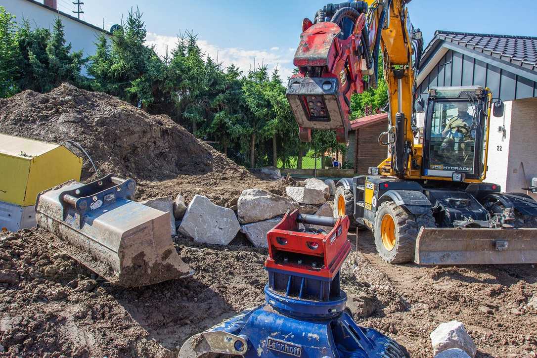 Bagger-Werkzeuge per Knopfdruck wechseln: Lehnhoff Schnellwechsler