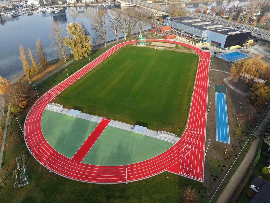 Sportplatzbau in Konstanz: Schänzlesportplatz nach Grundsanierung neu aufgestellt