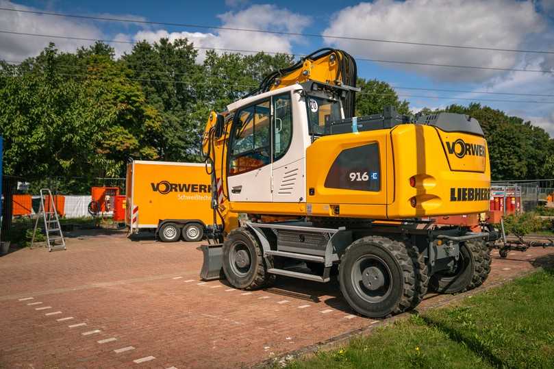 Die Grabarbeiten in Buchholz werden mit dem elektrischen Liebherr-Mobilbagger A 916 E ausgeführt. | Foto: 39pix-GeroGoerlich Die Grabarbeiten in Buchholz werden mit dem elektrischen Liebherr-Mobilbagger A 916 E ausgeführt. | Foto: 39pix-GeroGoerlich