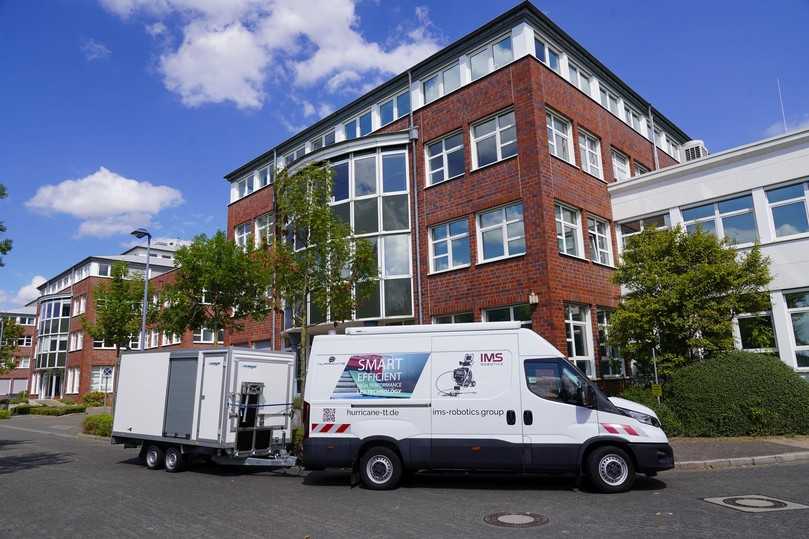 IMS-Sanierungsfahrzeug vor dem Firmengebäude der IMS Group in Düsseldorf | Foto: IMS Group IMS-Sanierungsfahrzeug vor dem Firmengebäude der IMS Group in Düsseldorf | Foto: IMS Group