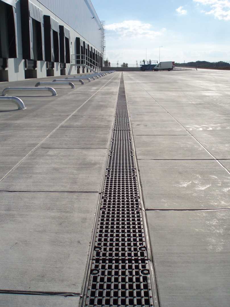 Lösungen für jede Anforderung – mit dem Produkt-Portfolio von BG-Graspointner lässt sich alles entwässern, von der privaten Hofeinfahrt bis zum Logistikzentrum. | Foto: BG-Graspointner