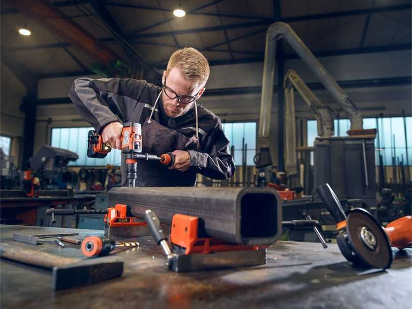 Mit dem ASCM 18-4 QM(P) AS lässt sich doppelt so schnell arbeiten wie mit Zwei-Gang-Bohrschraubern. | Foto: Fein Mit dem ASCM 18-4 QM(P) AS lässt sich doppelt so schnell arbeiten wie mit Zwei-Gang-Bohrschraubern. | Foto: Fein