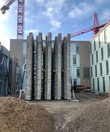 Spezialgestell verwahrt 13 Meter hohe Wandelemente