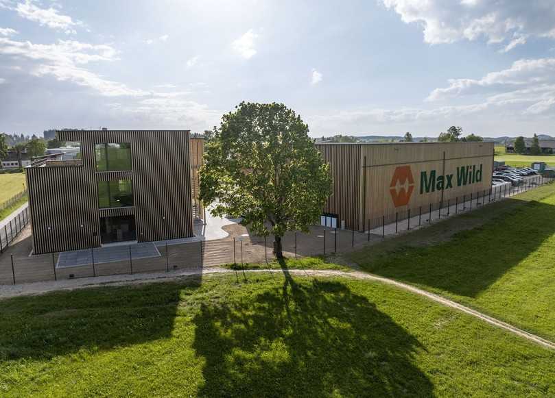 Der moderne Gebäudekomplex ist ein nachhaltiger Holzbau. | Foto: Max Wild