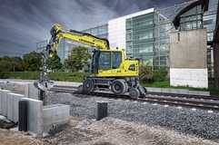 +++ Premiere auf der InnoTrans: Liebherr schickt den RE 22 M ins Gleis +++