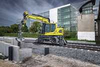 Liebherr präsentiert neuen Zweiwegebagger RE 22 M