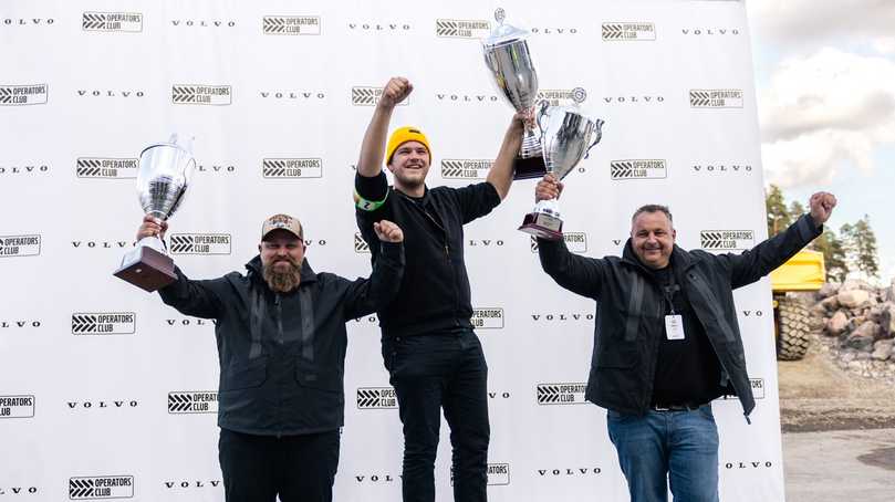 So sehen Sieger aus! Bernard Vogt aus Deutschland (Mitte) hat seinen Titel als bester Baumaschinenfahrer Europas erfolgreich verteidigt. | Foto: Volvo