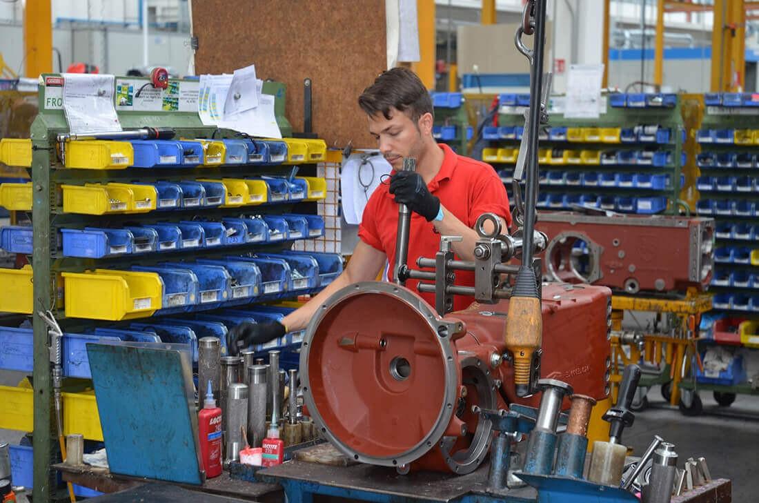 Der Zusammenbau des Getriebes ist einer der heikelsten Schritte.