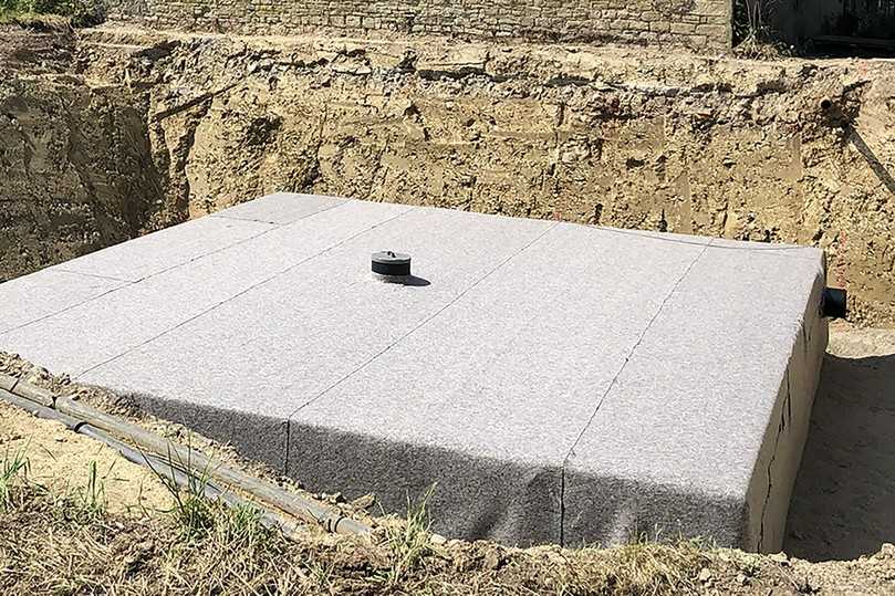 Insgesamt drei eingeschweißte D-Raintank-3000-Anlagen kommen auf dem Gelände des Talhofs zum Einsatz, um Regenwasser zunächst zu sammeln und dann an den Hängen verrieseln zu können. | Foto: Funke Kunststoffe GmbH