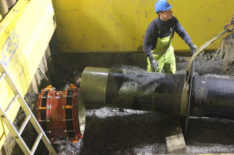 Es wurden zwei Multi/Joint 3000 Plus-Kupplungen DN 600 mit EPDM-Dichtelement sowie eine Multi/Joint 3000 Plus-Kupplung DN 500 mit EPDM Dichtelement verbaut. | Foto: GF Piping Systems Es wurden zwei Multi/Joint 3000 Plus-Kupplungen DN 600 mit EPDM-Dichtelement sowie eine Multi/Joint 3000 Plus-Kupplung DN 500 mit EPDM Dichtelement verbaut. | Foto: GF Piping Systems