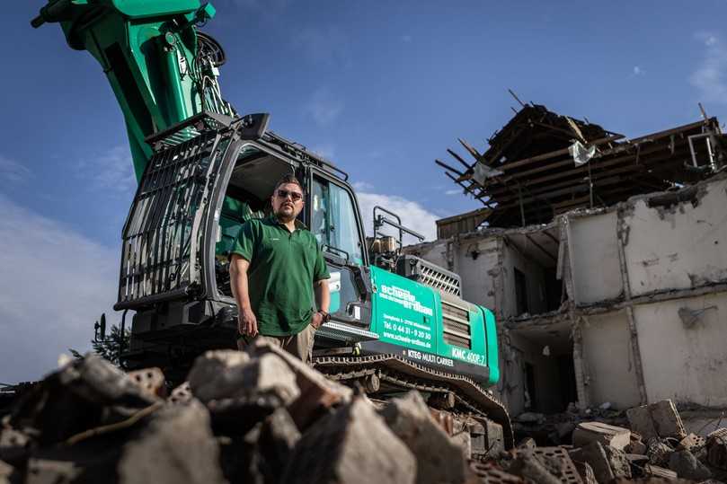 Mit seiner langjährigen Erfahrung im Abbruch schätzt Scheele-Polier Thomas Jenig an seinem KMC400P-7 besonders die feinfühlige Steuerung, die Robustheit und die Kraft. | Foto: KTEG Mit seiner langjährigen Erfahrung im Abbruch schätzt Scheele-Polier Thomas Jenig an seinem KMC400P-7 besonders die feinfühlige Steuerung, die Robustheit und die Kraft. | Foto: KTEG