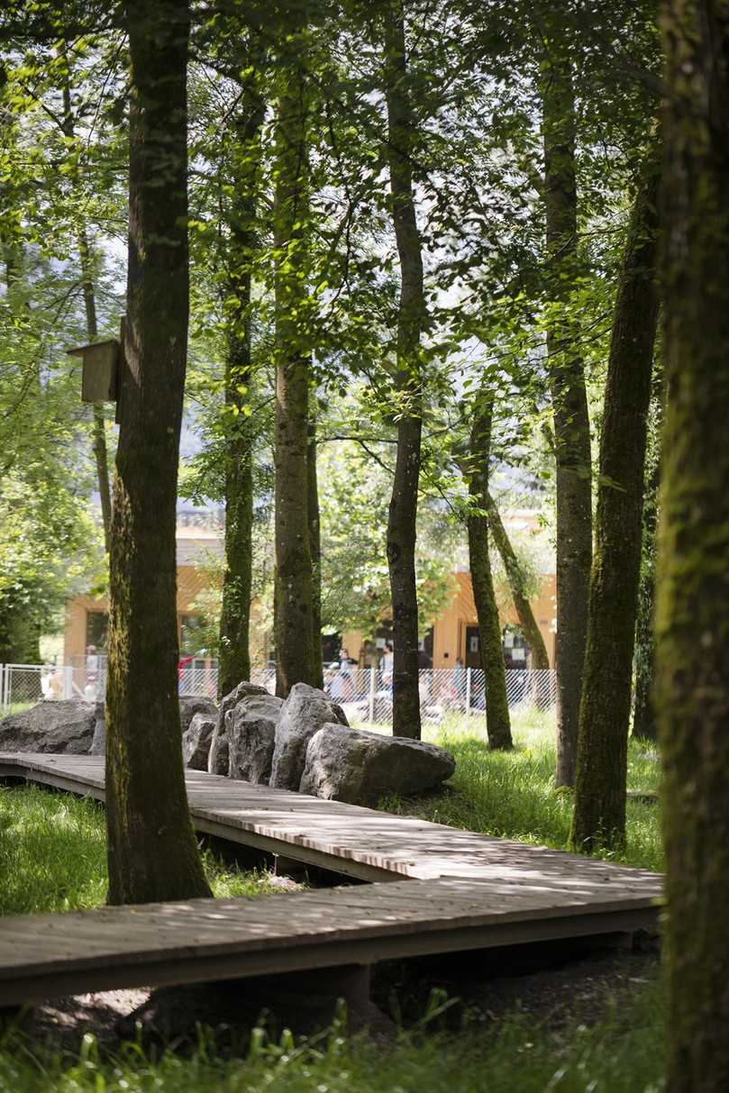 Für das Freiraumkonzept des Kindergartens Niederbahn samt Hermann-Gmeiner-Park in Dornbirn erhielt das Büro Land Rise den BIG SEE Architecture Award 2025. | Foto: Petra Rainer