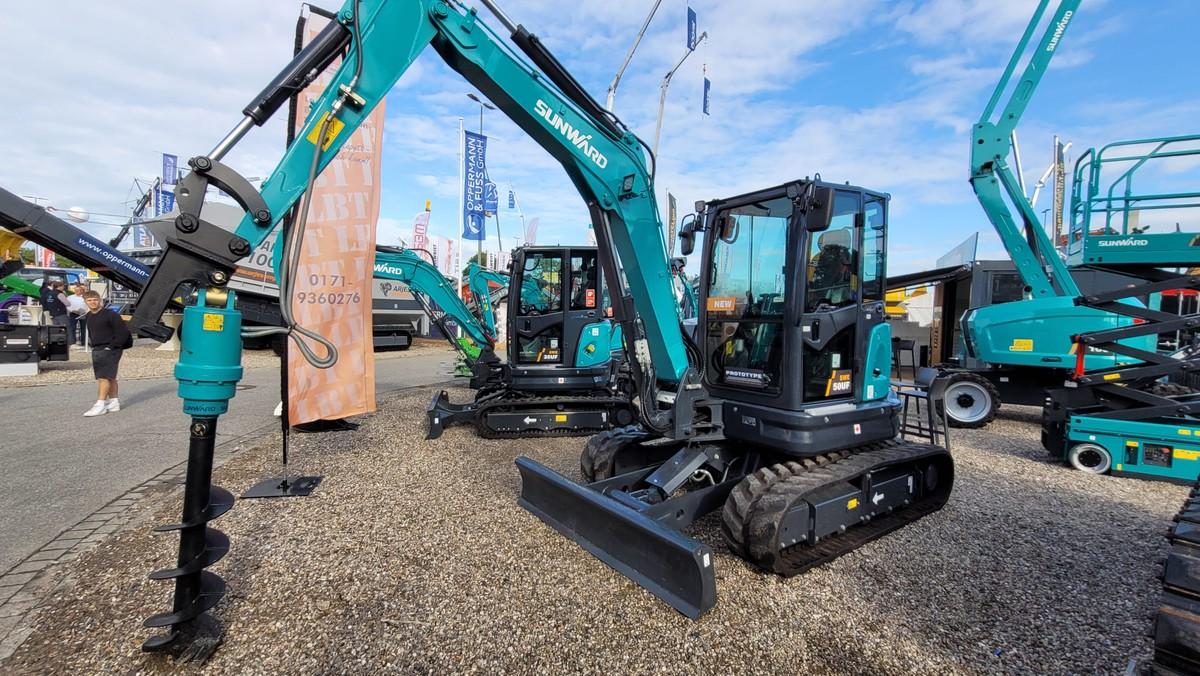 Neues aus China: Sunward zeigte seine Baumaschinen im Freigelände Nord. | Foto: B_I MEDIEN/Brinkmeier Neues aus China: Sunward zeigte seine Baumaschinen im Freigelände Nord. | Foto: B_I MEDIEN/Brinkmeier