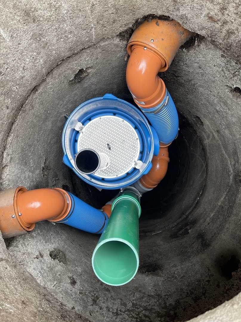 Die 3P Hydrosysteme in verschiedenen Dimensionen können direkt in unterschiedlich große Sickerschächte eingebracht werden. Für Wartungsarbeiten, Schlammfangreinigung oder Tausch der Filterelemente sind sie sehr einfach von oben zugänglich. | Foto: www.3ptechnik.de