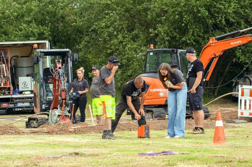 Zum ersten Mal auch viel Lady-Power beim L-Team X-Tools Nanodrill-Wettbewerb | Foto: L-Team Baumaschinen