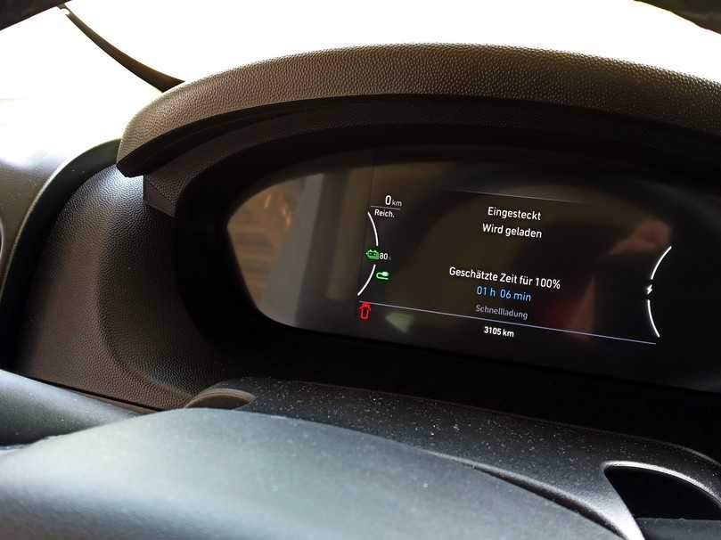 Die letzten 20 Prozent Batteriekapazität ziehen sich hin, selbst an der Schnellladesäule. | Foto: Randolf UnruhR Die letzten 20 Prozent Batteriekapazität ziehen sich hin, selbst an der Schnellladesäule. | Foto: Randolf UnruhR