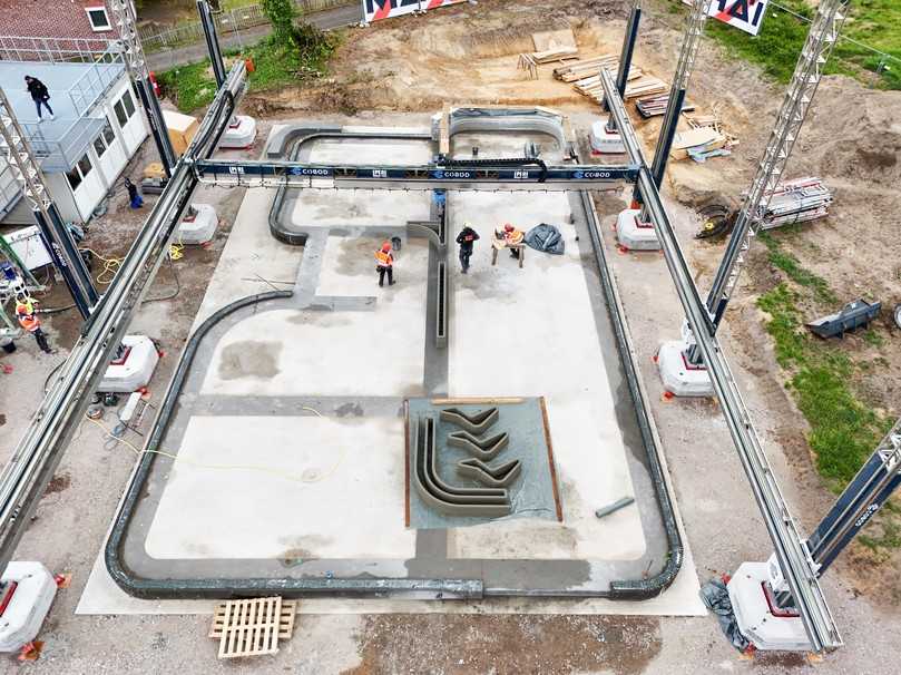 Mit dem Portaldrucker Cobod Bod2 entsteht der Neubau in Niedersachsen. | Foto: Matthäi-Gruppe/PERI 3D Construction