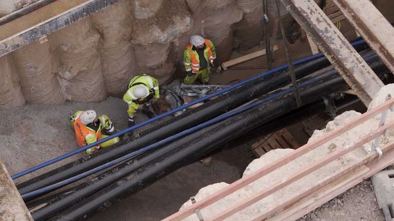 In den Schutzrohren stecken die Flexwell-Fernwärmerohre von Brugg. | Foto: Brugg Pipes