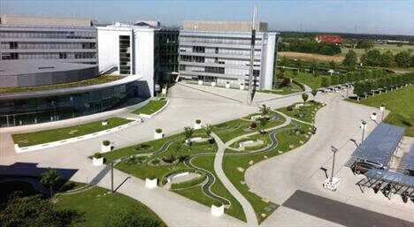Grünes Headquarter: Die SAP Zentrale in Walldorf ist in 40 Jahren zu einer kleinen Stadt gewachsen. Mit ihr die Grünanlagen. | Foto: Jörg Beissel