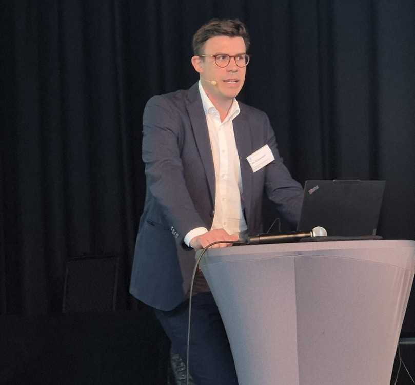 Über die Erkenntnisse aus einer Langzeitstudie zu Oberflächenschutzsystemen berichtete Dr. Jan Echterhoff, Bereichsleiter Netze und Wasserbau beim Stadtentwässerungsbetrieb Düsseldorf. | Foto: B_I/zu Eulenburg