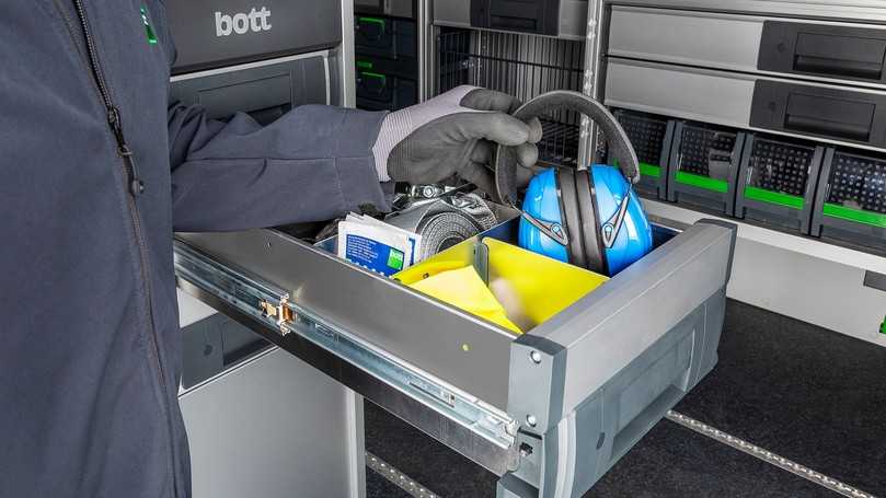 Fahrzeugeinrichtung muss robust sein, um als Werkstatt den Anforderungen auf der Baustelle genügen zu können. | Foto: Bott Fahrzeugeinrichtung muss robust sein, um als Werkstatt den Anforderungen auf der Baustelle genügen zu können. | Foto: Bott