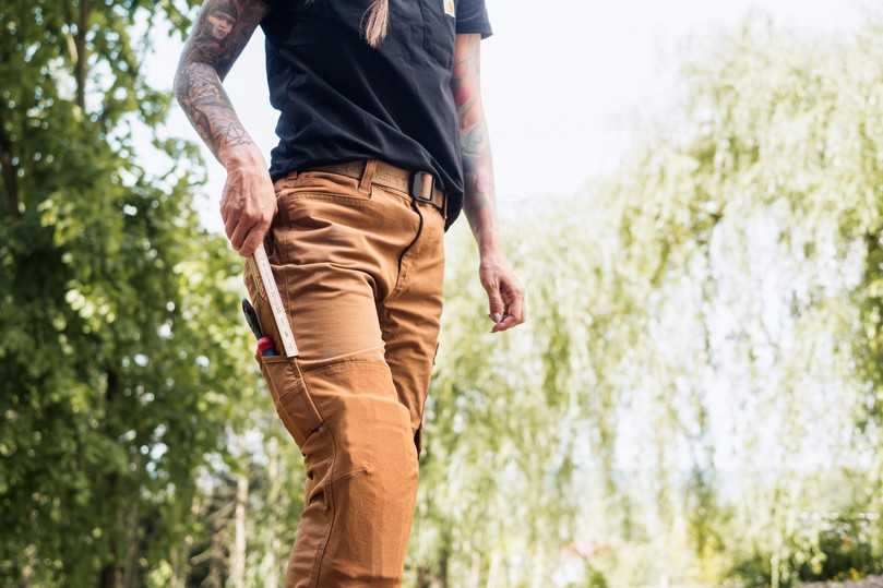 Die Women's Steel Pants von Carhartt mit doppelter Zollstocktasche und zusätzlichen Utility-Pockets, zudem mit Reißverschluss-Hängetasche für zusätzliche Verstaumöglichkeiten. | Foto: Carhartt