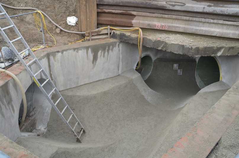Vereinigungsbauwerk mit dem neu gebauten Drachenprofil (links) sowie den eingebauten Schlauchlinern DN 1160 und DN 1500 | Foto: B_I/Valdix Vereinigungsbauwerk mit dem neu gebauten Drachenprofil (links) sowie den eingebauten Schlauchlinern DN 1160 und DN 1500 | Foto: B_I/Valdix