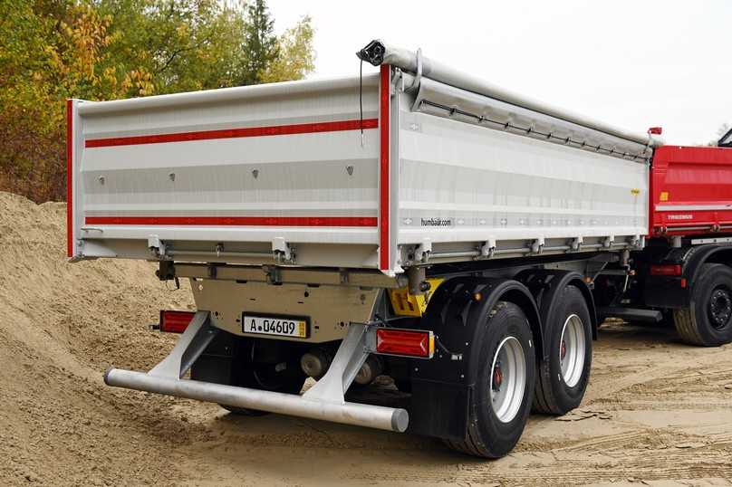 Der dreiachsige MAN TGS 28.520 mit Hydrodrive bildet mit Humbaur Zentralachskippanhänger HTK 19 ein im Baugewerbe häufig genutztes Gespann. | Foto: QUATEX